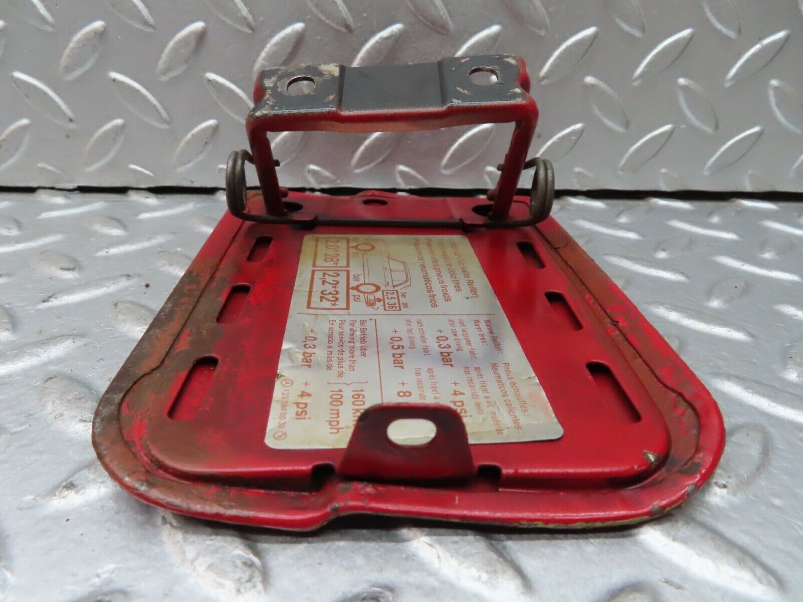 19176 Mercedes-Benz W123 300D Fuel Tank Flap Cap 1235840039