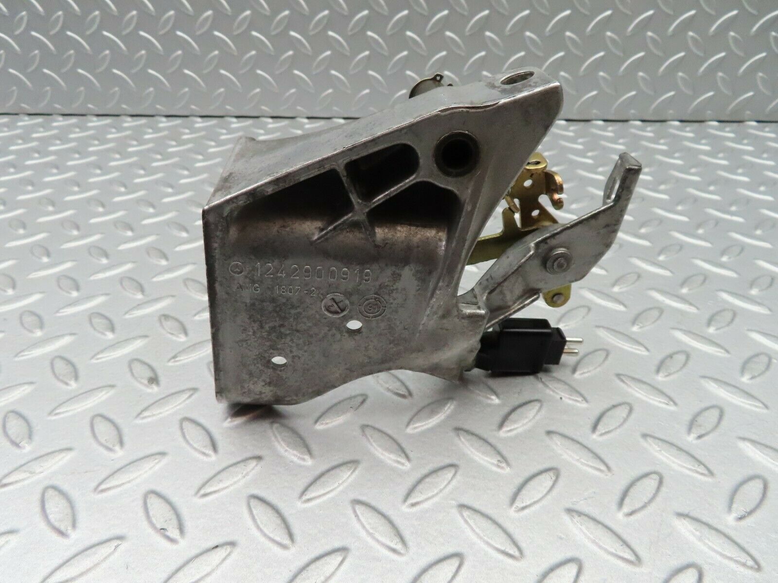 5490 Mercedes-Benz W124 230E Brake Pedal Bracket 1242900919