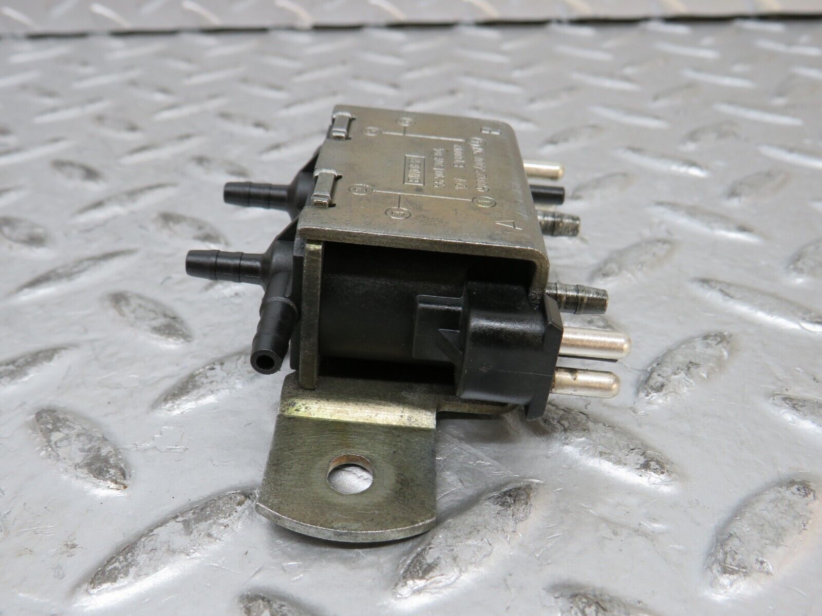 27693 Mercedes-Benz S124 300TE Wagon Solenoid Vacuum Valve 0025400697