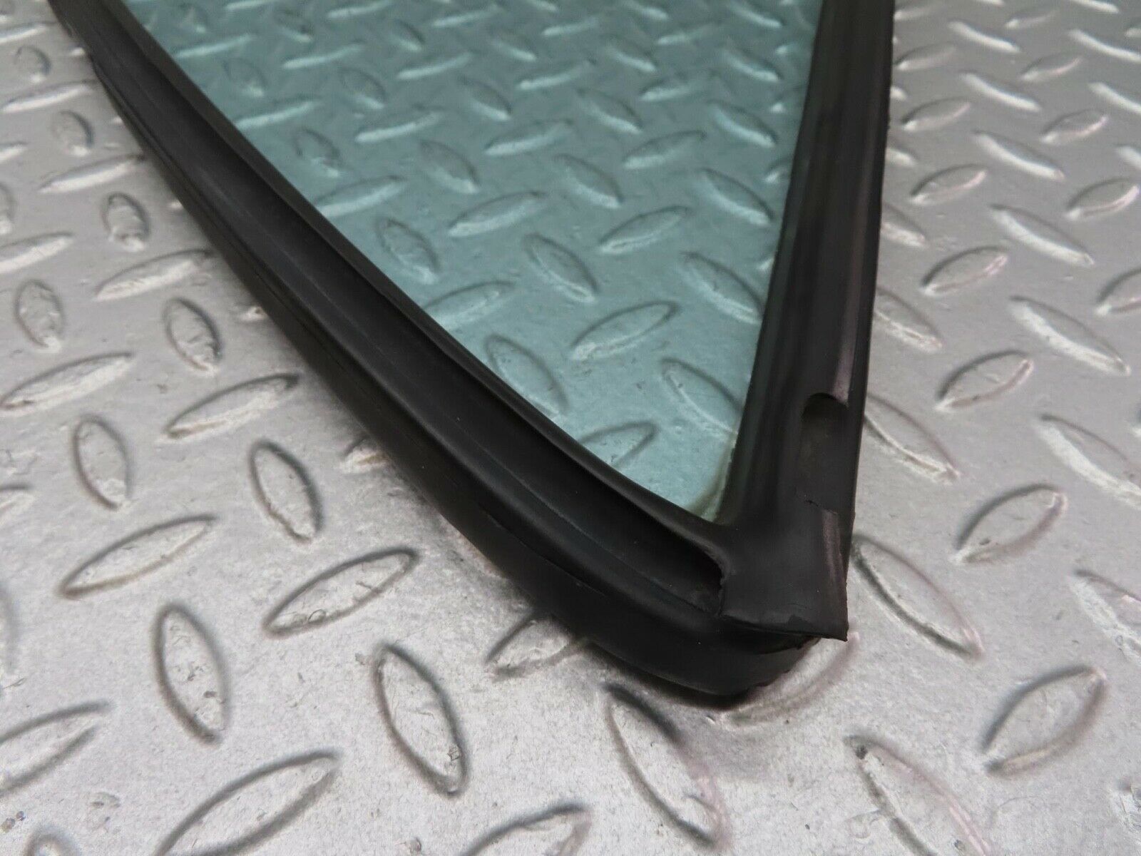 13542 Mercedes-Benz W123 280E Rear Right Quarter Window 1237350224