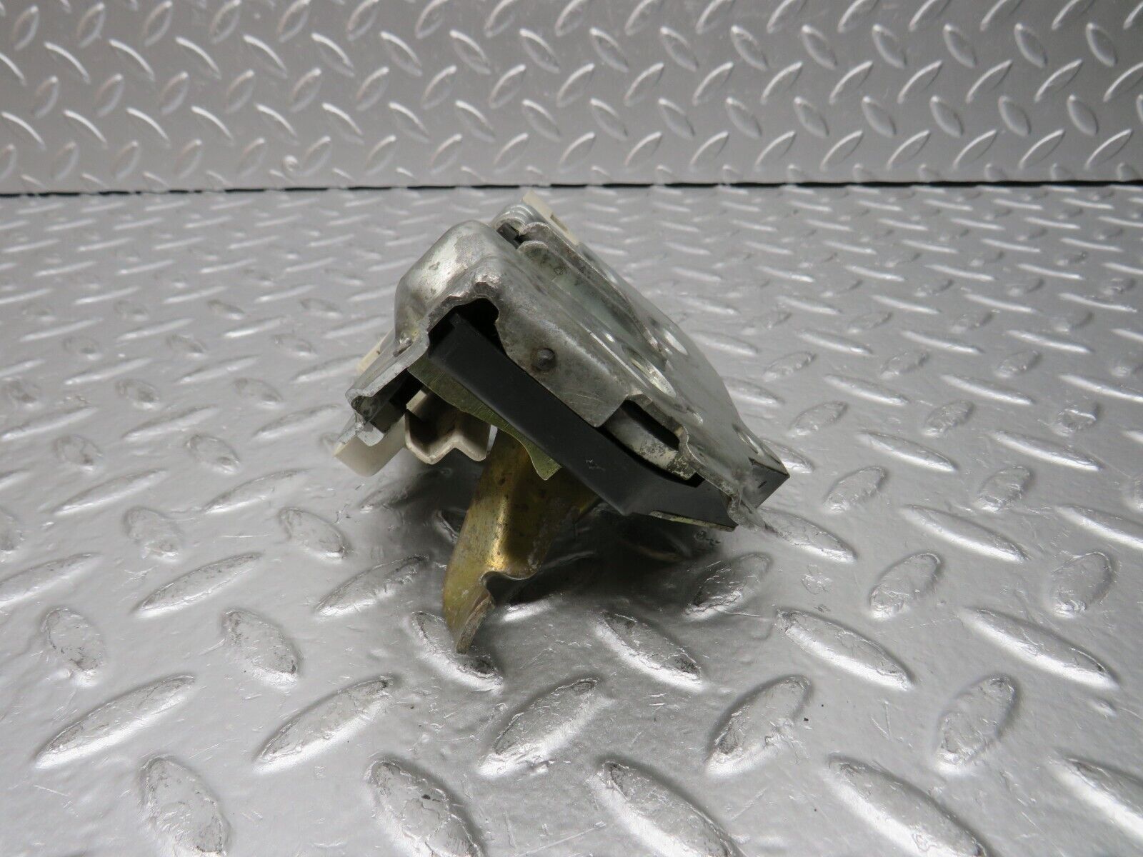 31393 Mercedes-Benz S124 220TE Wagon Rear Right Door Lock Mechanism