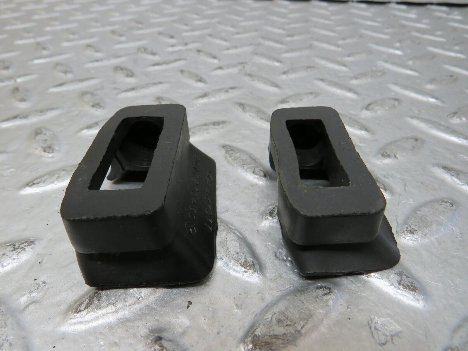 26499 Mercedes-Benz C124 220CE Door Check Strap Rubber Seal Pair 2017270430