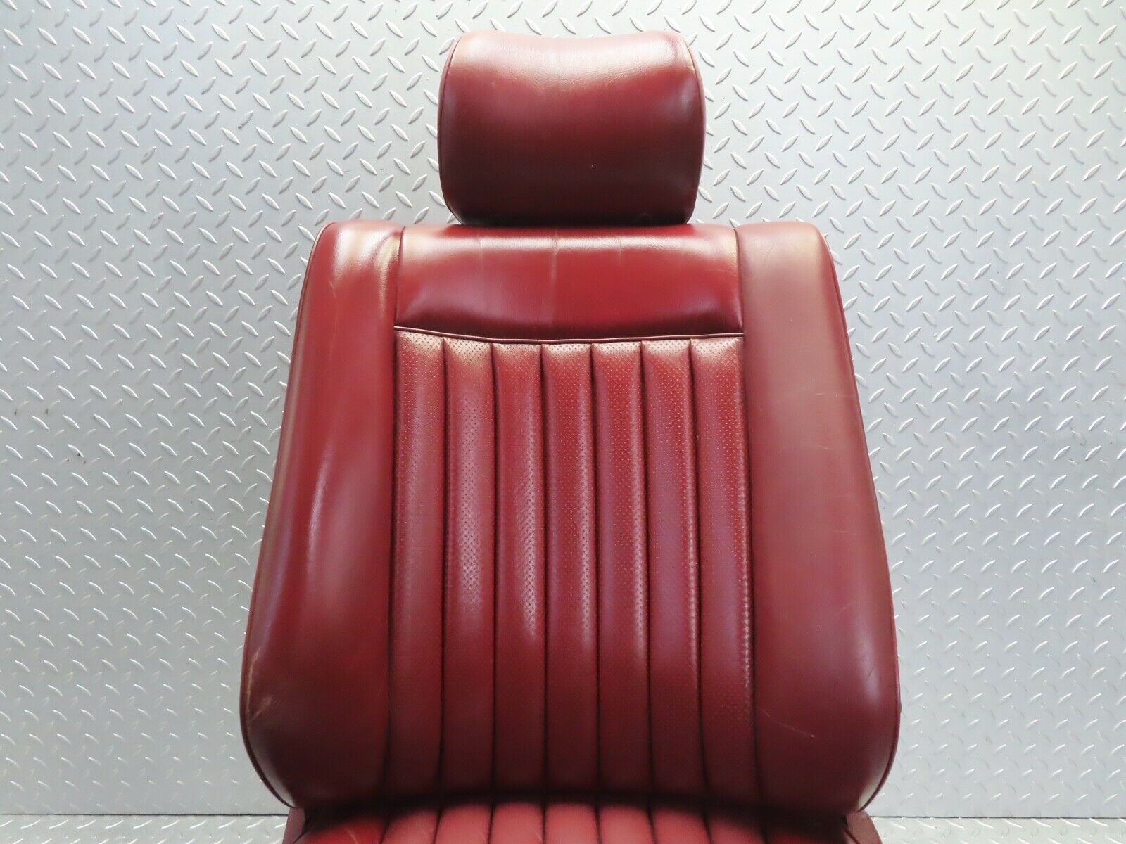 21531 Mercedes-Benz W126 300SE Front Right Seat Red Leather 1269102650