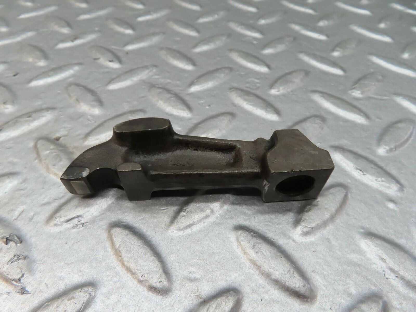 18066 Mercedes-Benz W123 200 Valve Rocker Arm With Retaining Spring