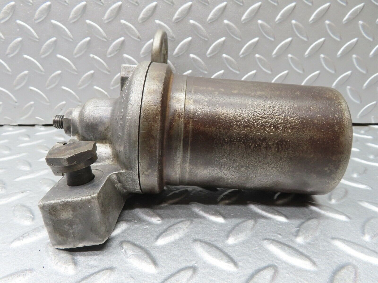 18559 Mercedes-Benz W136 170V Oil Filter Housing 1811840008