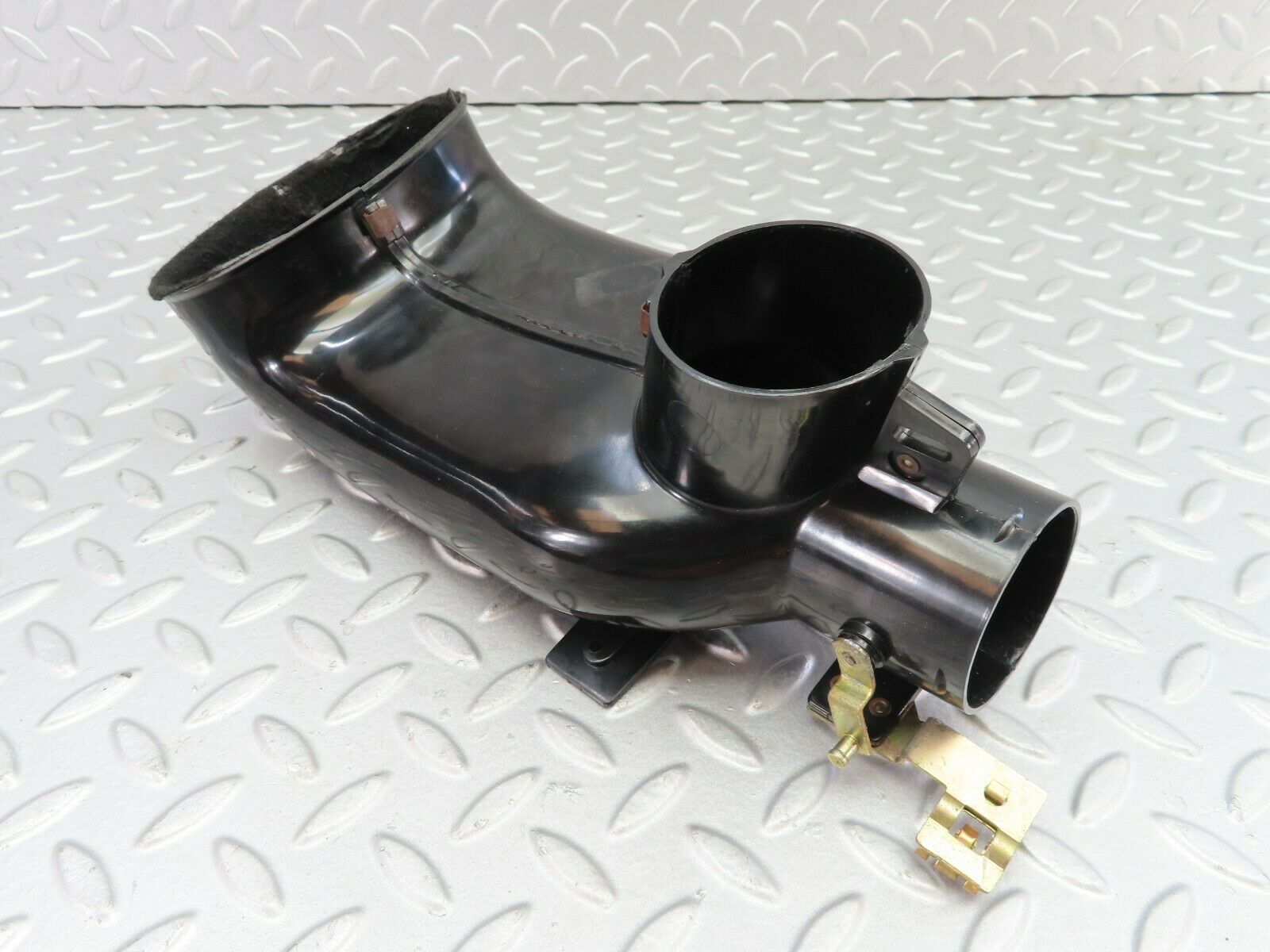 7217 Mercedes-Benz C107 350SLC Coupe Heater Air Duct Left