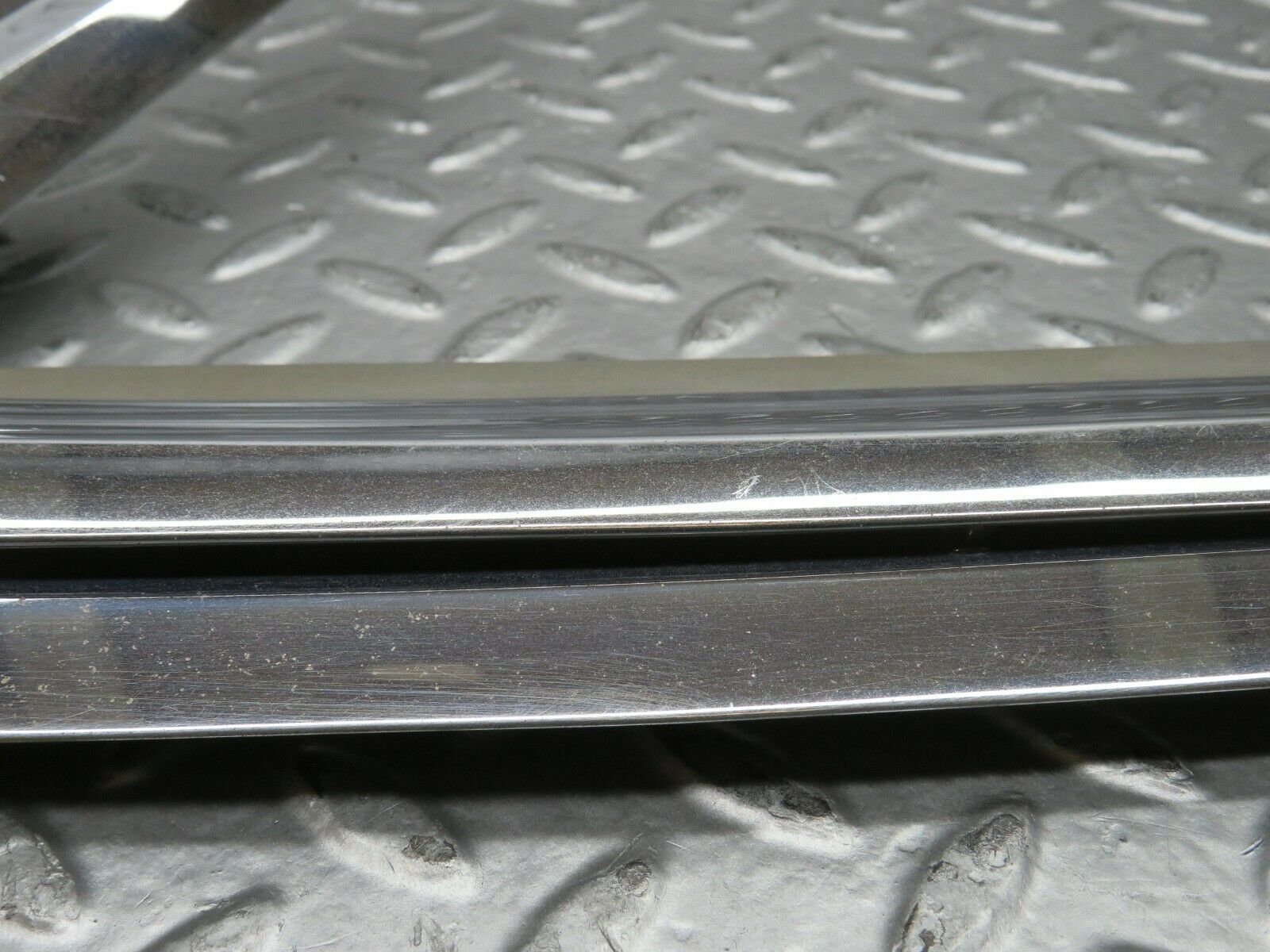 22733 Mercedes-Benz C107 450SLC Coupe Rear Window Trim Left 1076980189