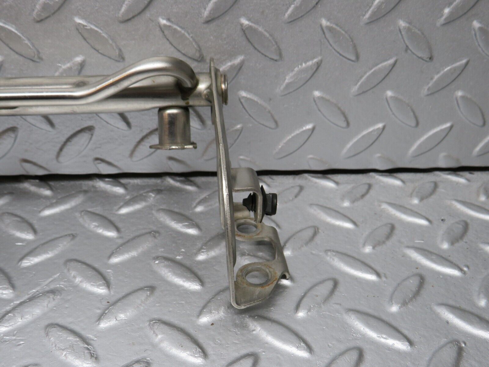 39441 Mercedes-Benz R129 320SL Coupe Fuel Injector Rail With Fuel Pressure Regulator 1040701395