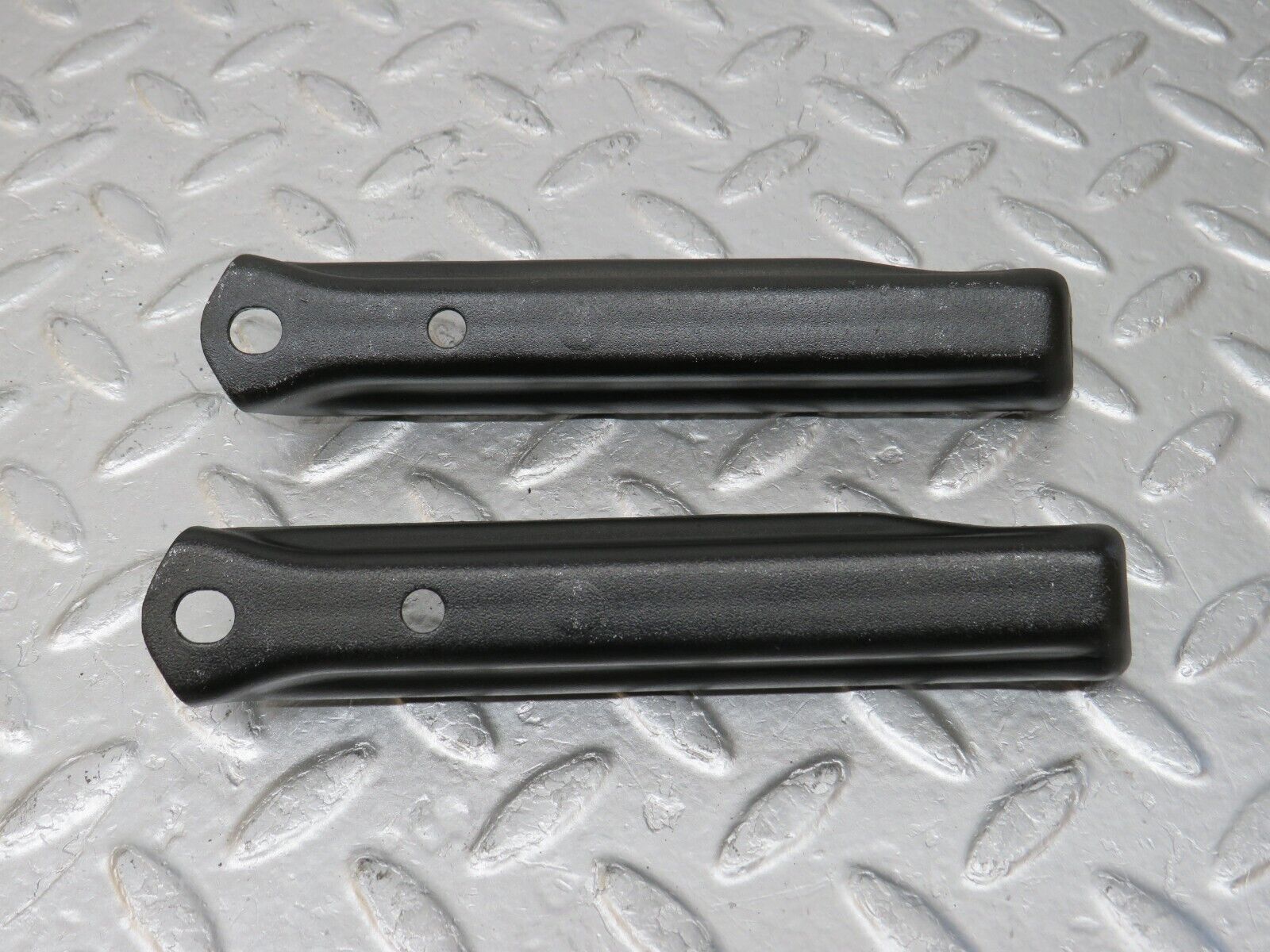 34675 Mercedes-Benz W124 260E Air Intake Manifold Bracket