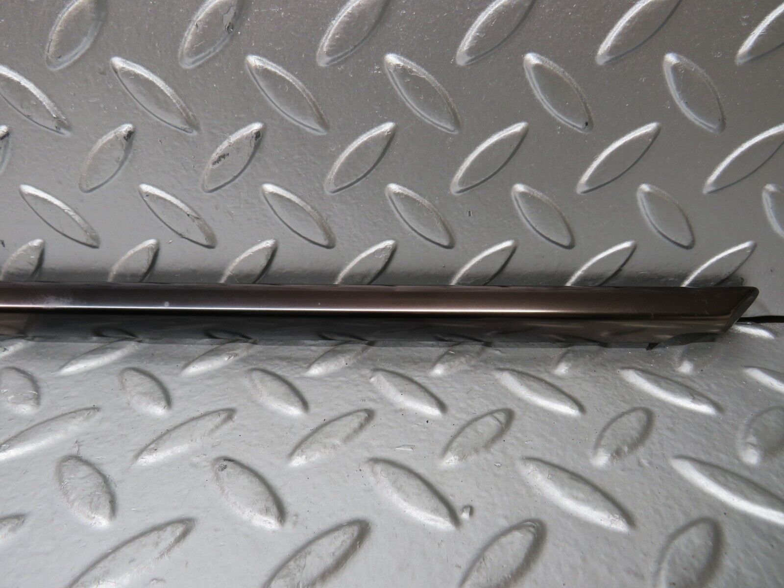 29001 Mercedes-Benz C124 320CE Coupe Front Right Door Chrome Trim