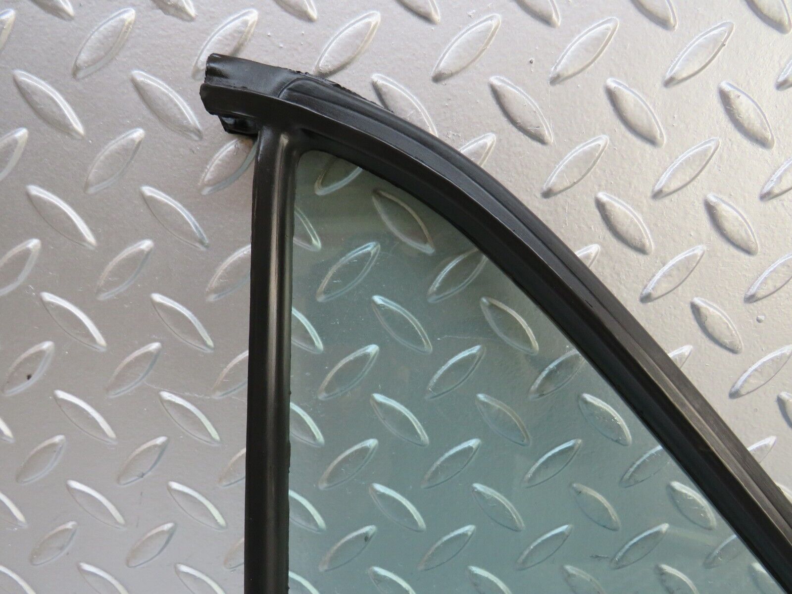 27224 Mercedes-Benz W123 280E Rear Left Quarter Window Glass 1237350124