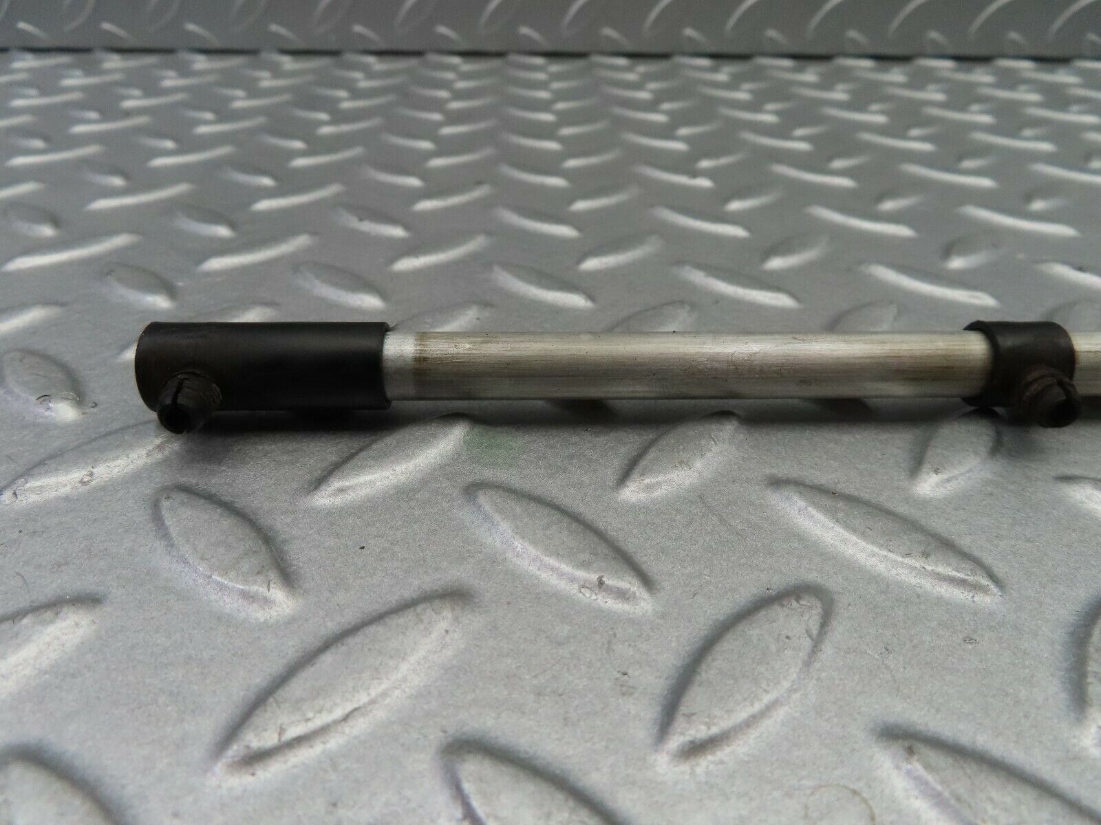 6300 Mercedes-Benz W126 380SE Camshaft Oiler Pipe