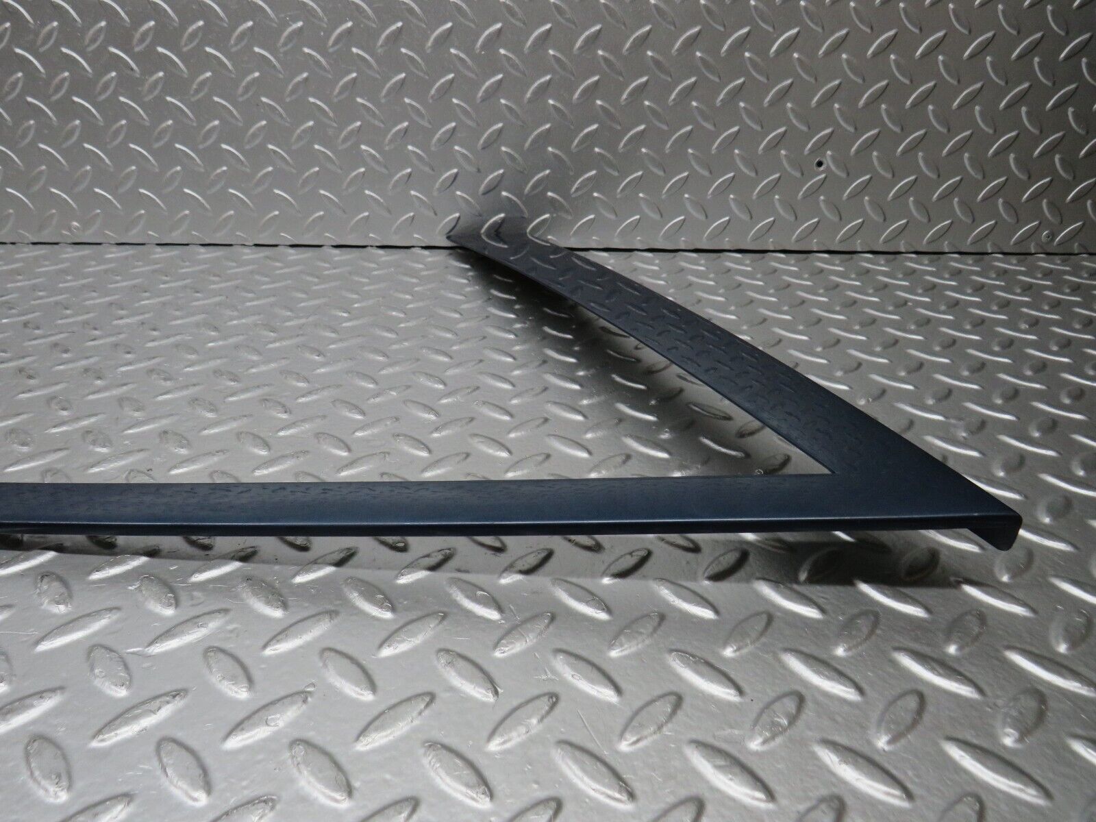 31184 Mercedes-Benz S124 220TE Wagon Front Left Door Exterior Frame Trim