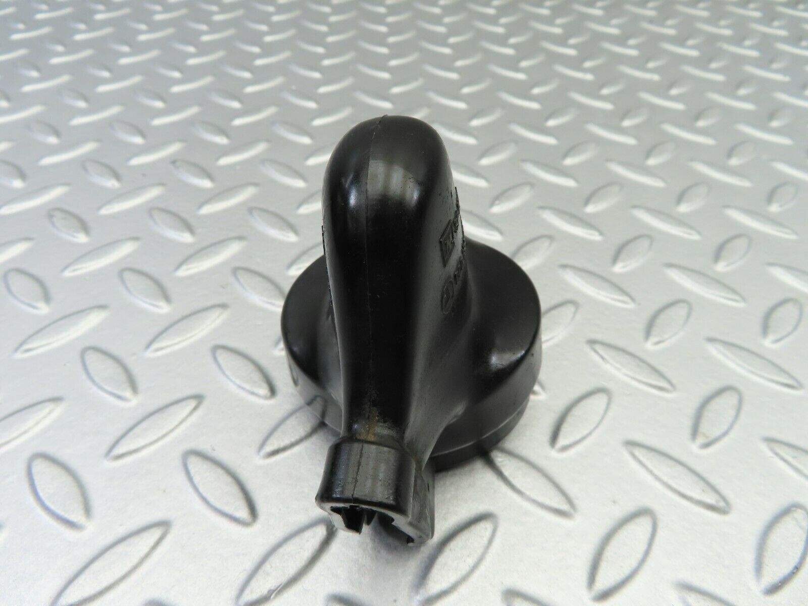 6826 Mercedes-Benz C107 350SLC Coupe Ignition Coil Cover Cap 0001581485