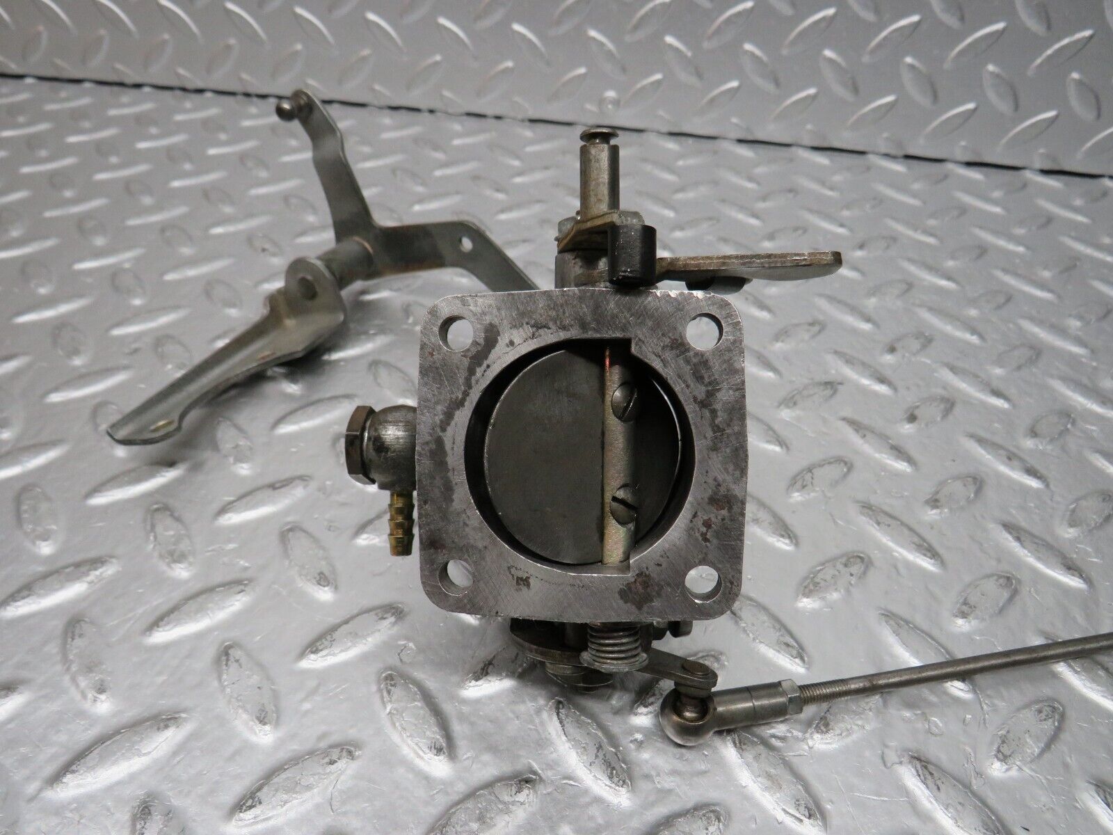 31078 Mercedes-Benz W123 200D Throttle Body Valve 6150710406