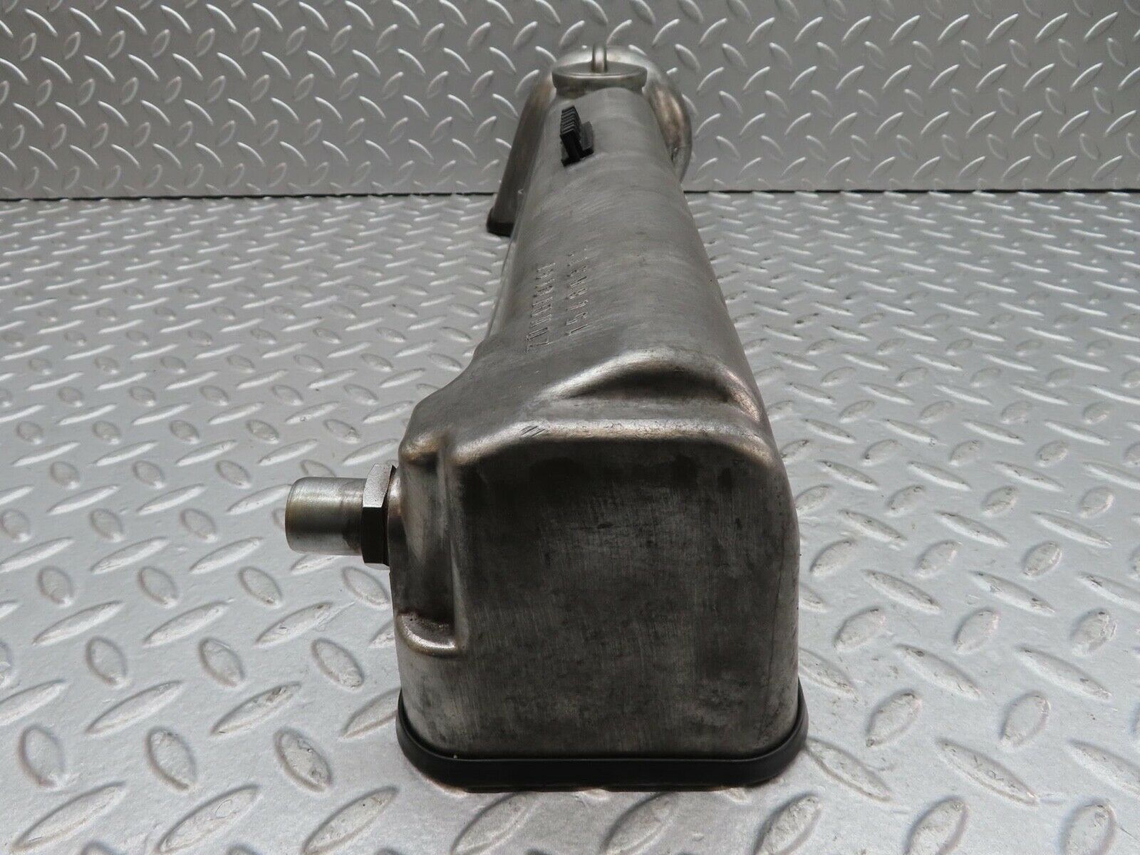 16529 Mercedes-Benz C107 350SLC Coupe Cylinder Head Valve Cover Right 1160161905