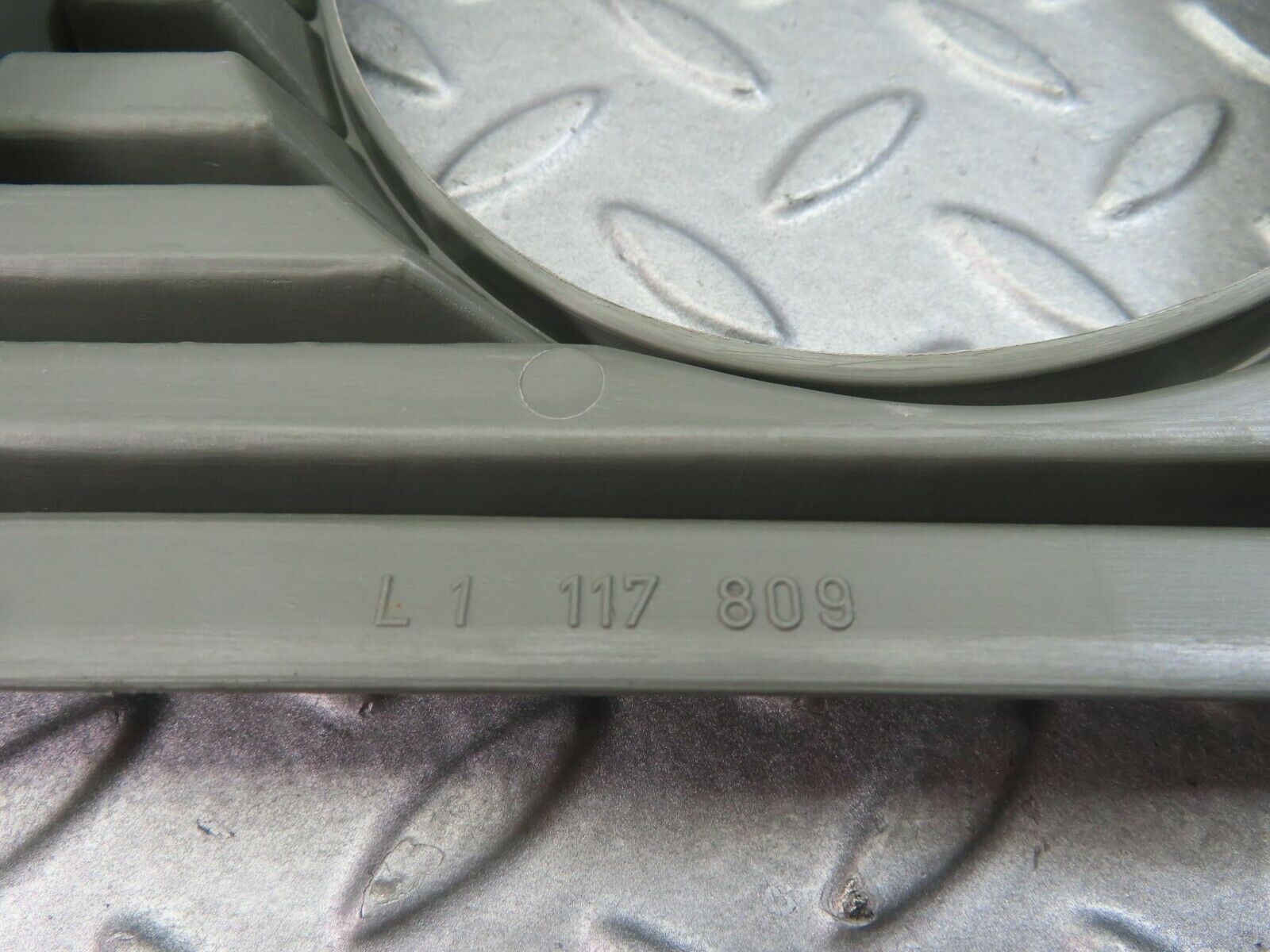 8472 Mercedes-Benz W123 Headlight Lens Hella Left