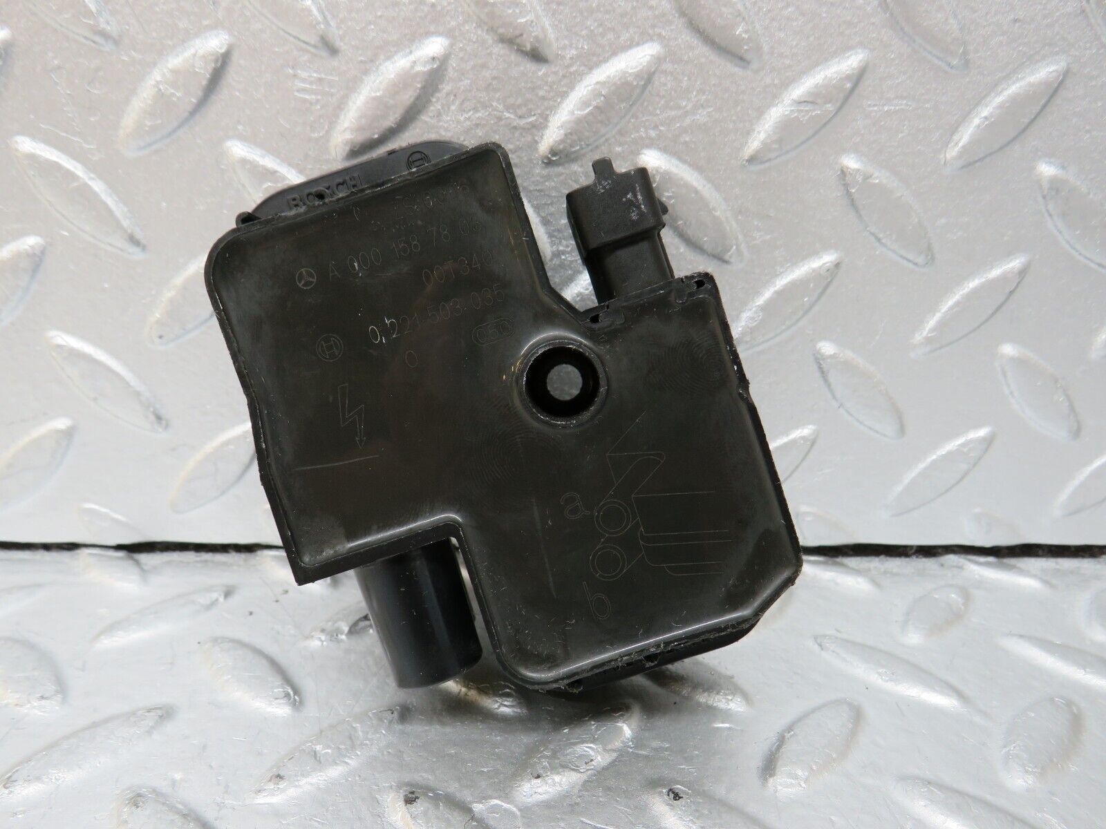 34916 Mercedes-Benz W210 320E Ignition Coil Bosch 0001587803 0221503035