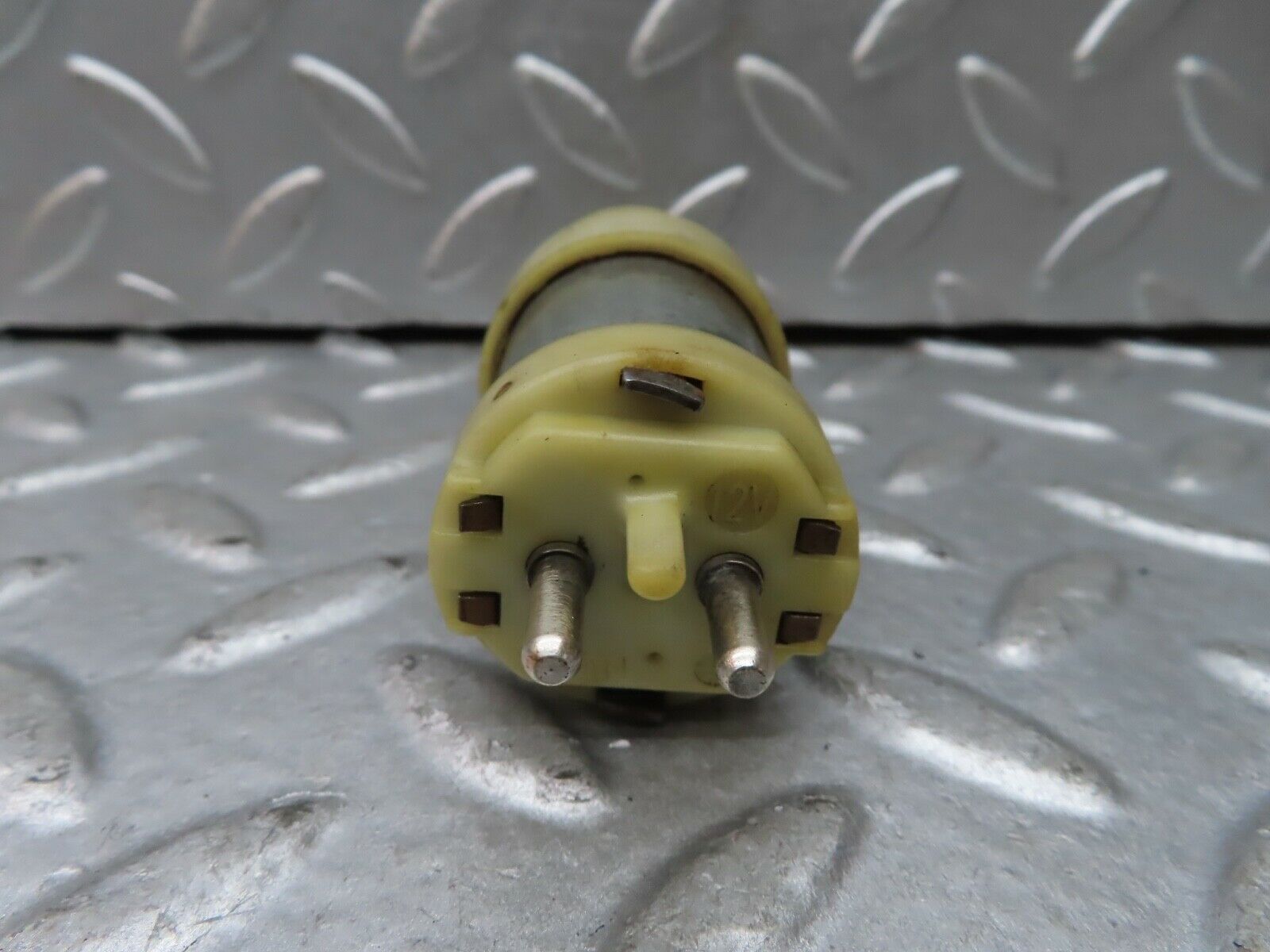 19174 Mercedes-Benz W123 300D Windscreen Washer Pump