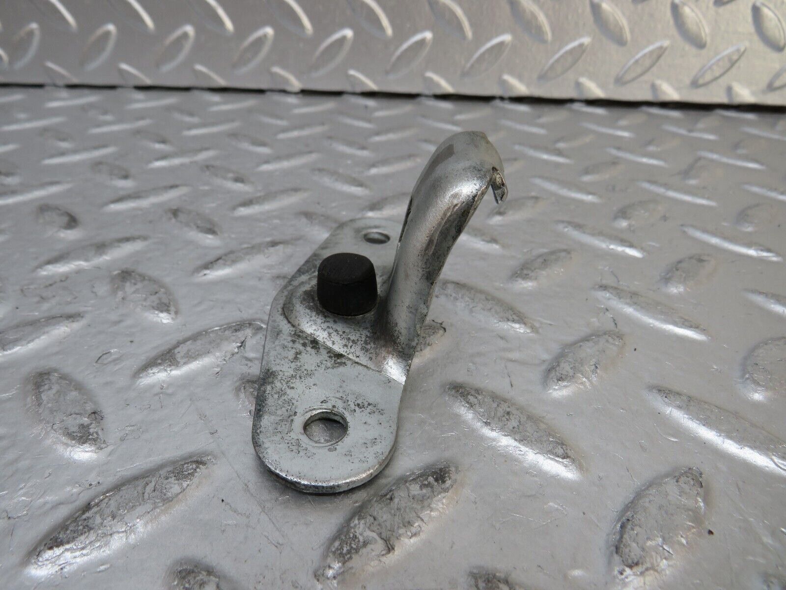 26921 Mercedes-Benz W123 240D Trunk Lock Latch 1237580150