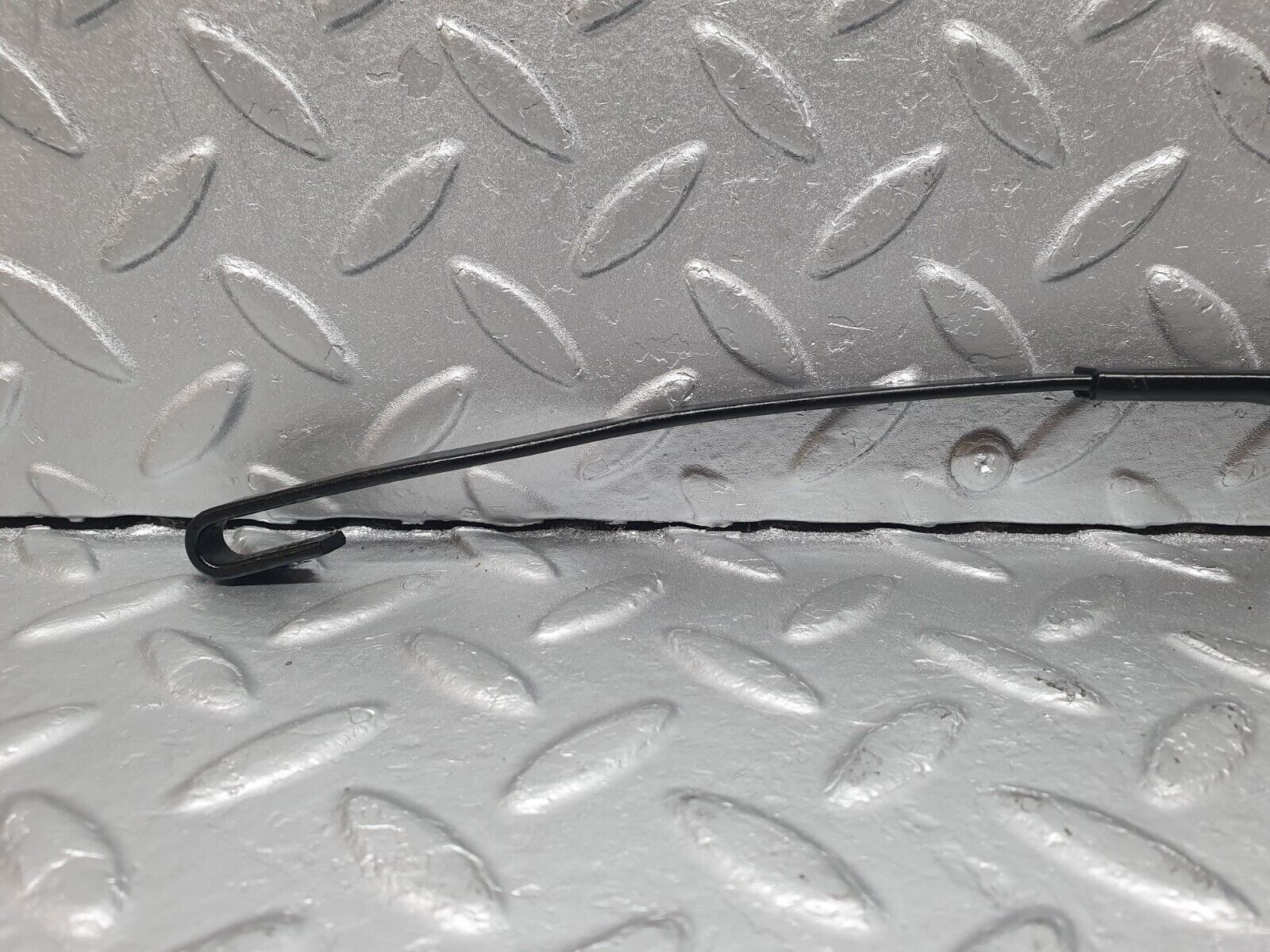 40731 Mercedes-Benz W123 300D Wiper Arm Bosch Left Side 3399990553