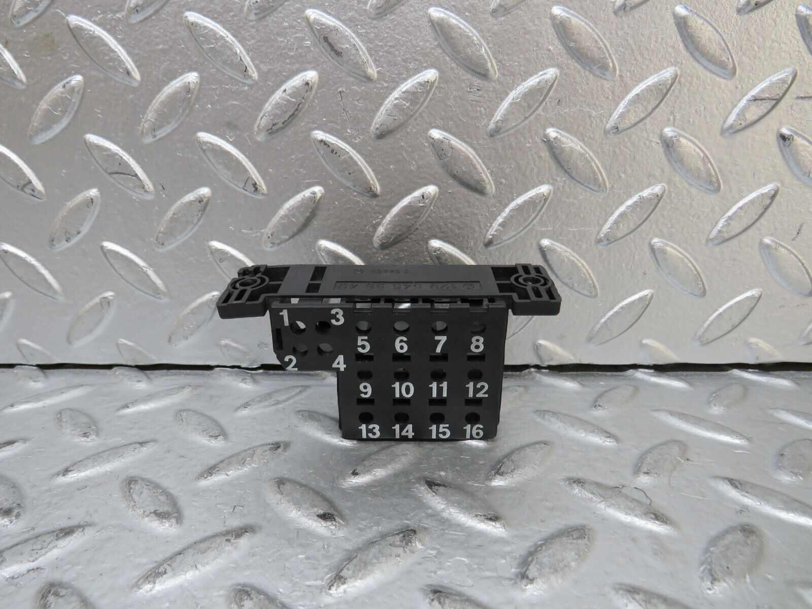 27553 Mercedes-Benz S124 300TE Wagon Diagnostic Connector 1295455540