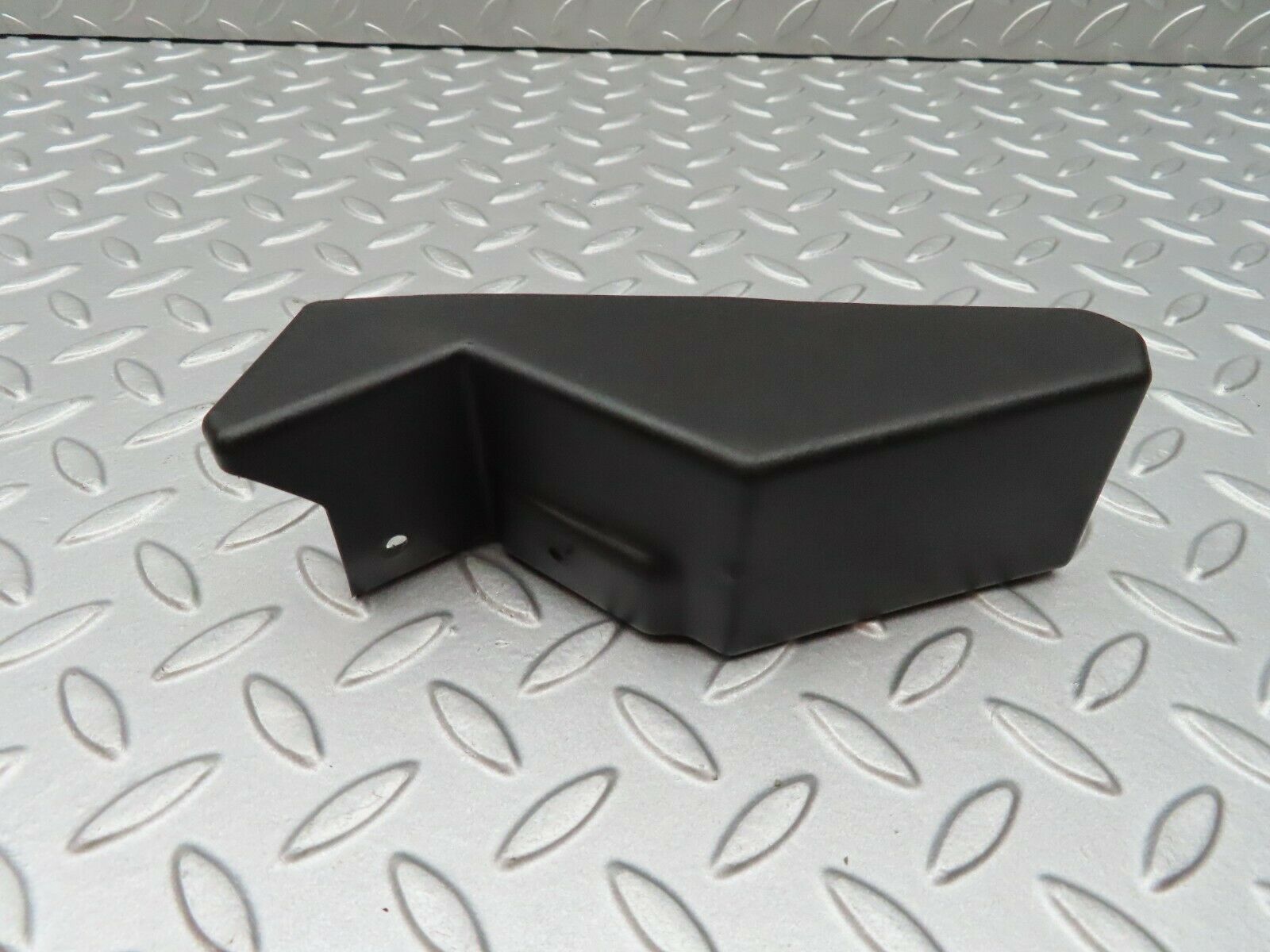 3776 Mercedes-Benz S123 200T Wagon Cover 1235460381