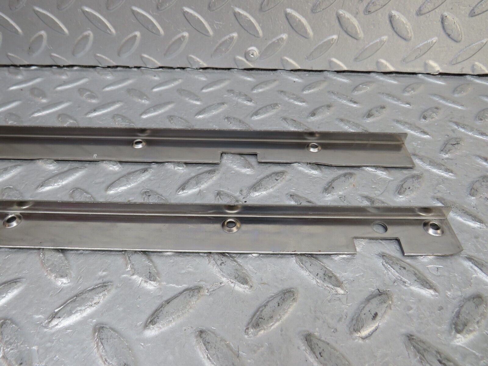 37098 Mercedes-Benz C126 420SEC Coupe Sunroof Chrome Trim