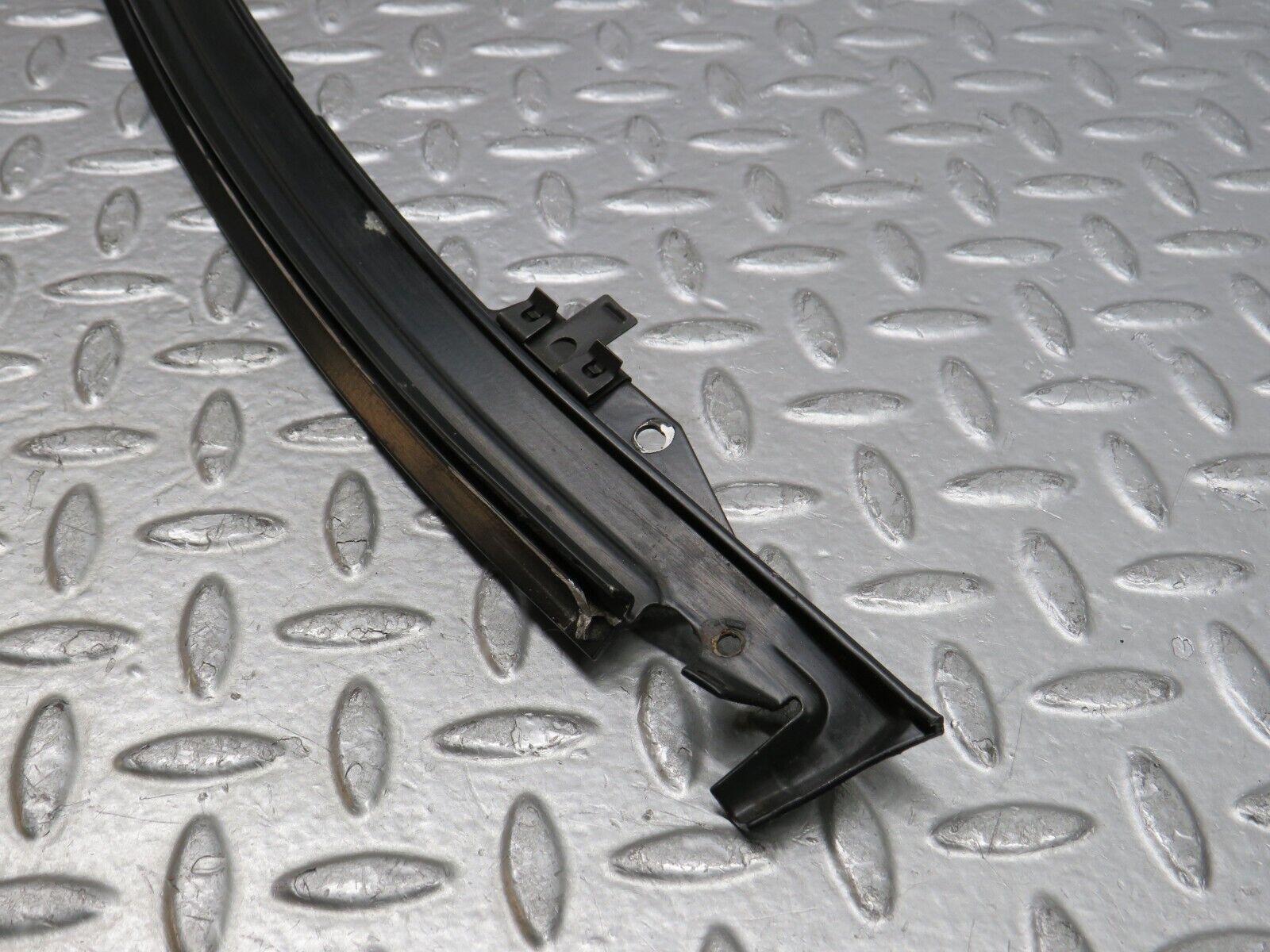 39804 Mercedes-Benz R129 320SL Coupe Front Windscreen Top Moulding Trim