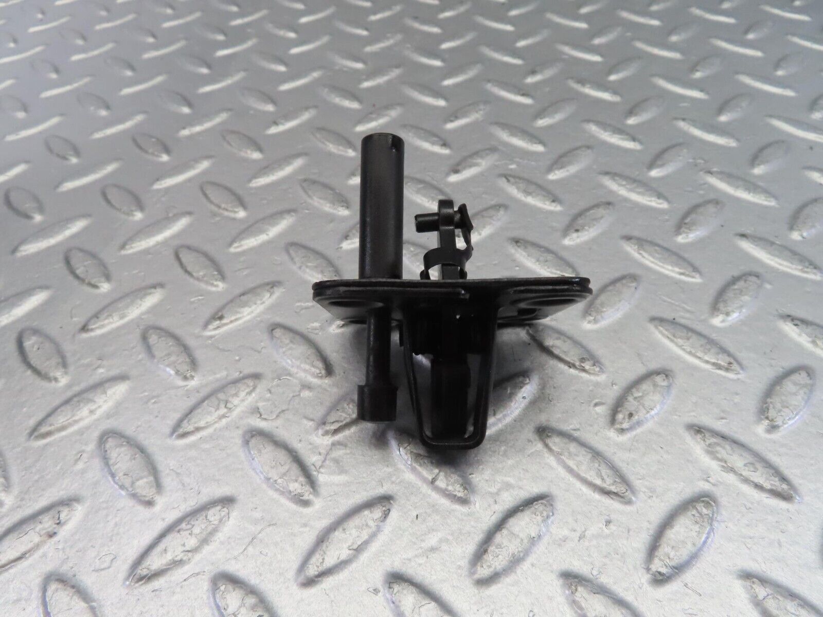 39375 Mercedes-Benz W123 230E Bonnet Lock Catch