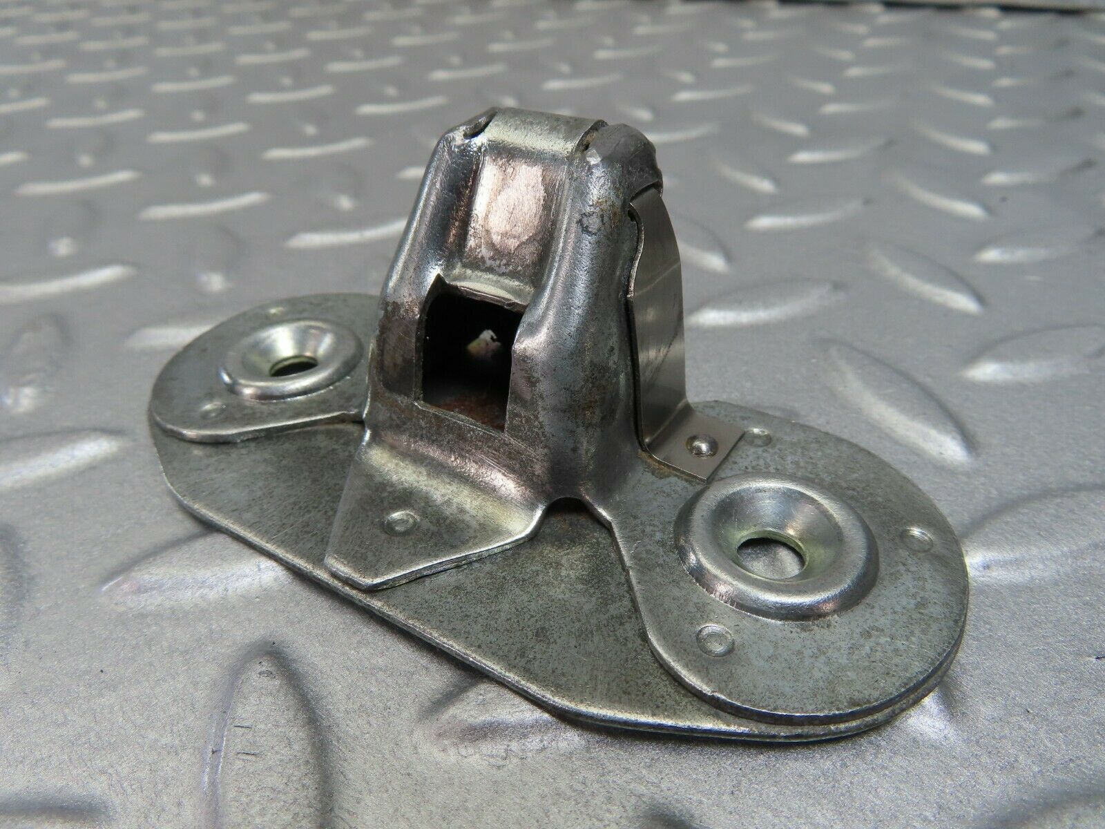 7889 Mercedes-Benz W115 220D Trunk Lock Latch