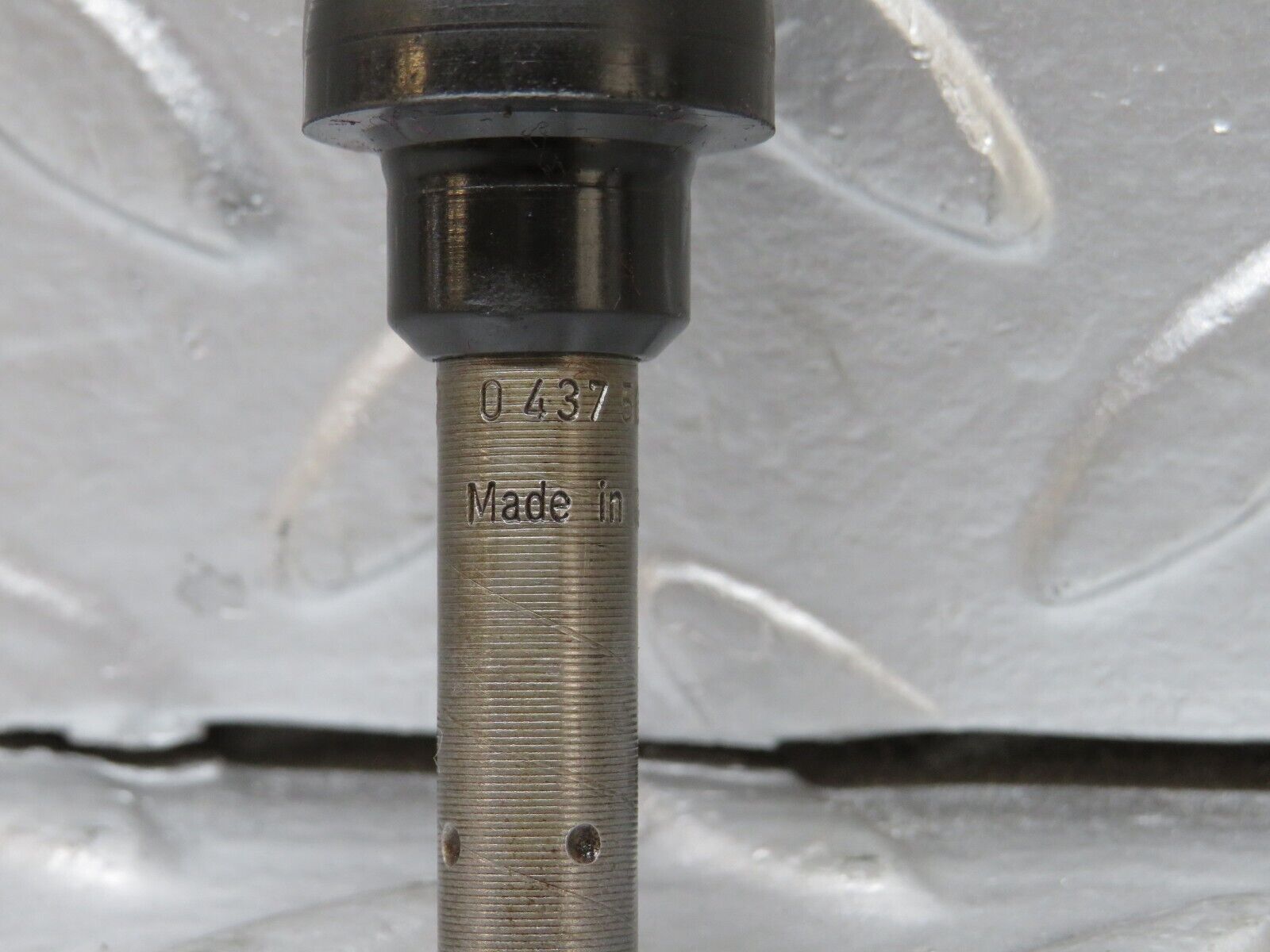 27424 Mercedes-Benz W123 280E Fuel Injector Bosch 0437502010