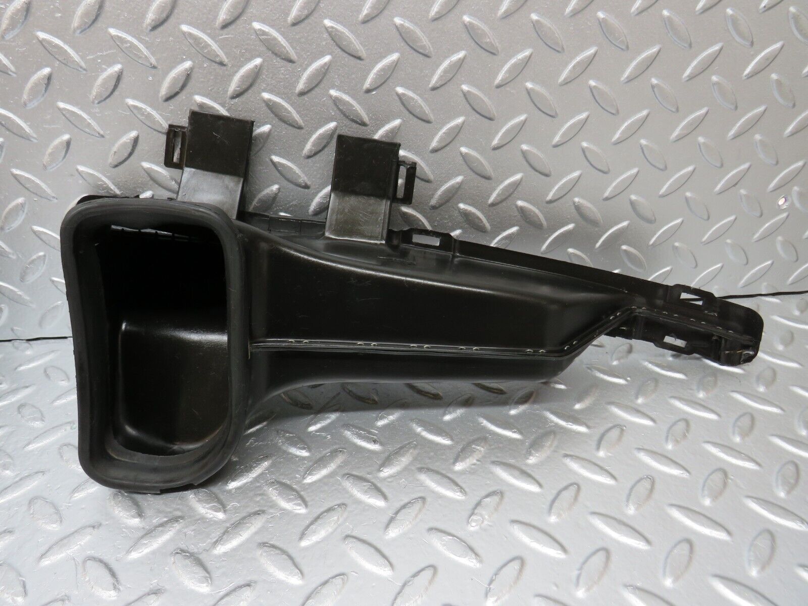 32434 Mercedes-Benz S124 300TE Wagon Air Duct Vent Pair