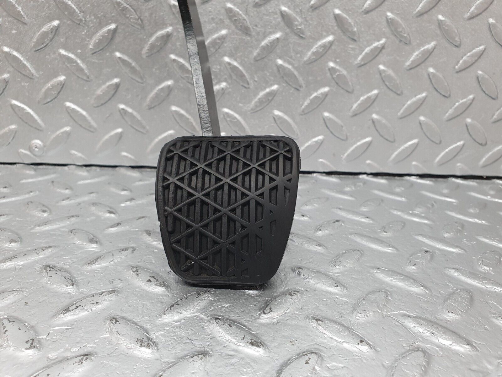 41457 Mercedes-Benz W124 200E Brake Pedal With Rubber 2012920082