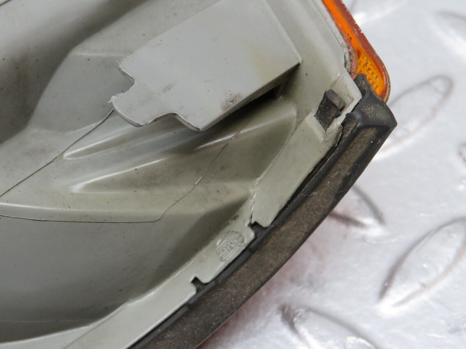 31273 Mercedes-Benz S124 220TE Wagon Front Right Indicator Light Bosch 42700R6