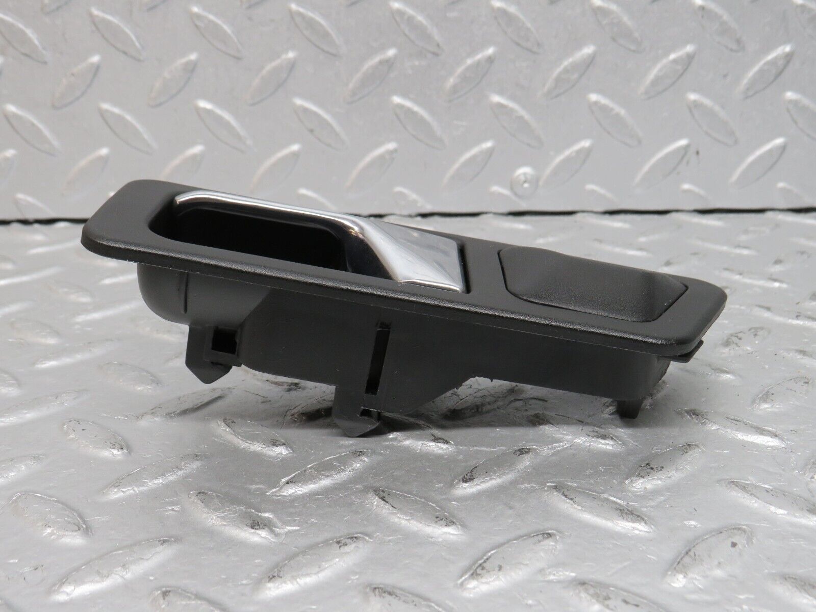 38724 Mercedes-Benz W201 190E 2.6L Left Interior Door Handle 2017660164