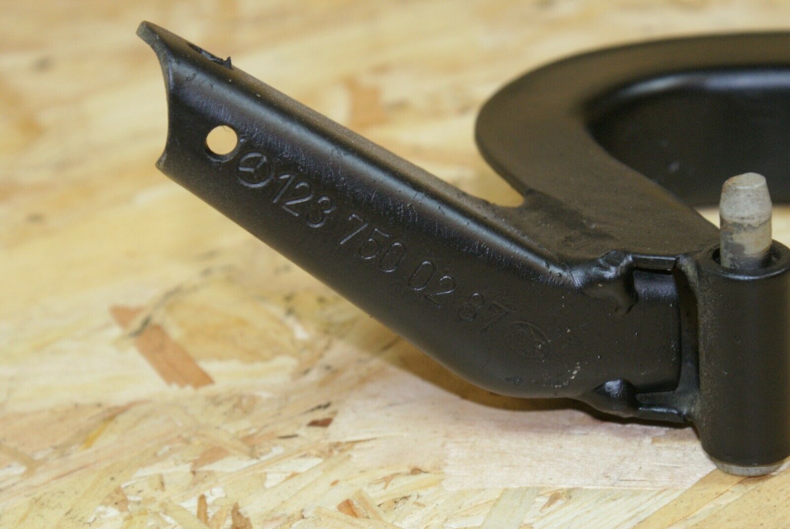 2237 Mercedes-Benz W123 280E Rear Trunk Lid Hinge Right Side 1237500287