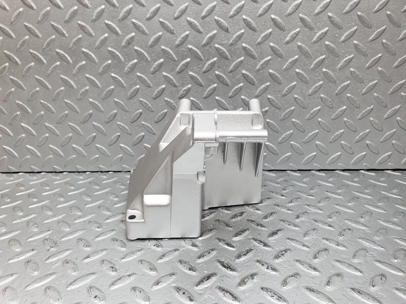 41213 Mercedes-Benz W126 300SE Power Steering Pump Bracket 1264660641