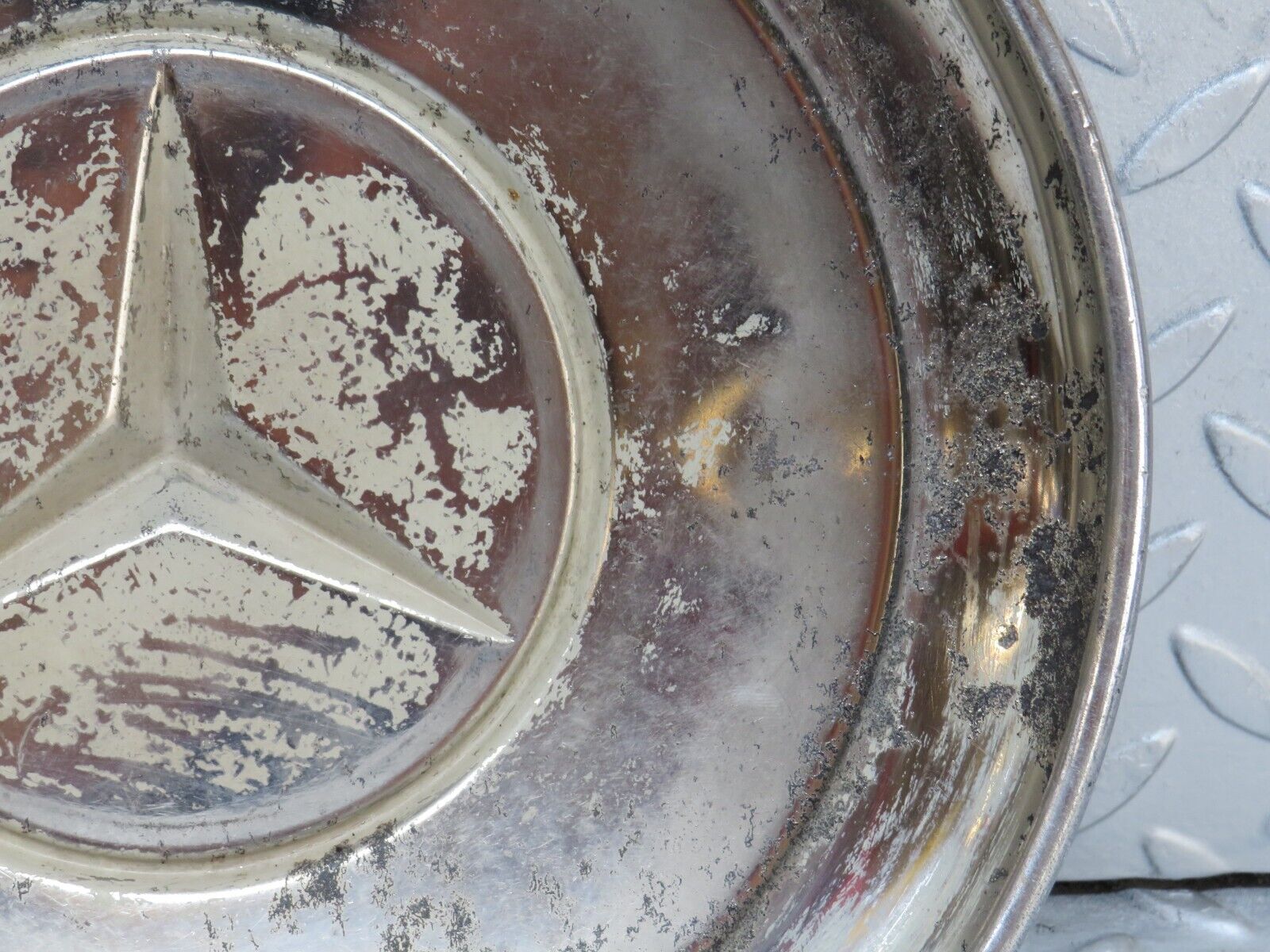 35761 Mercedes-Benz W108 Chrome Wheel Hub Cap