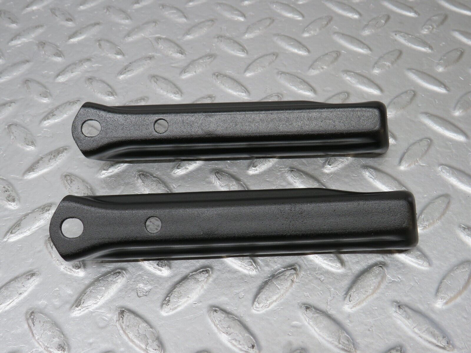 38926 Mercedes-Benz W201 190E 2.6L Air Intake Manifold Bracket