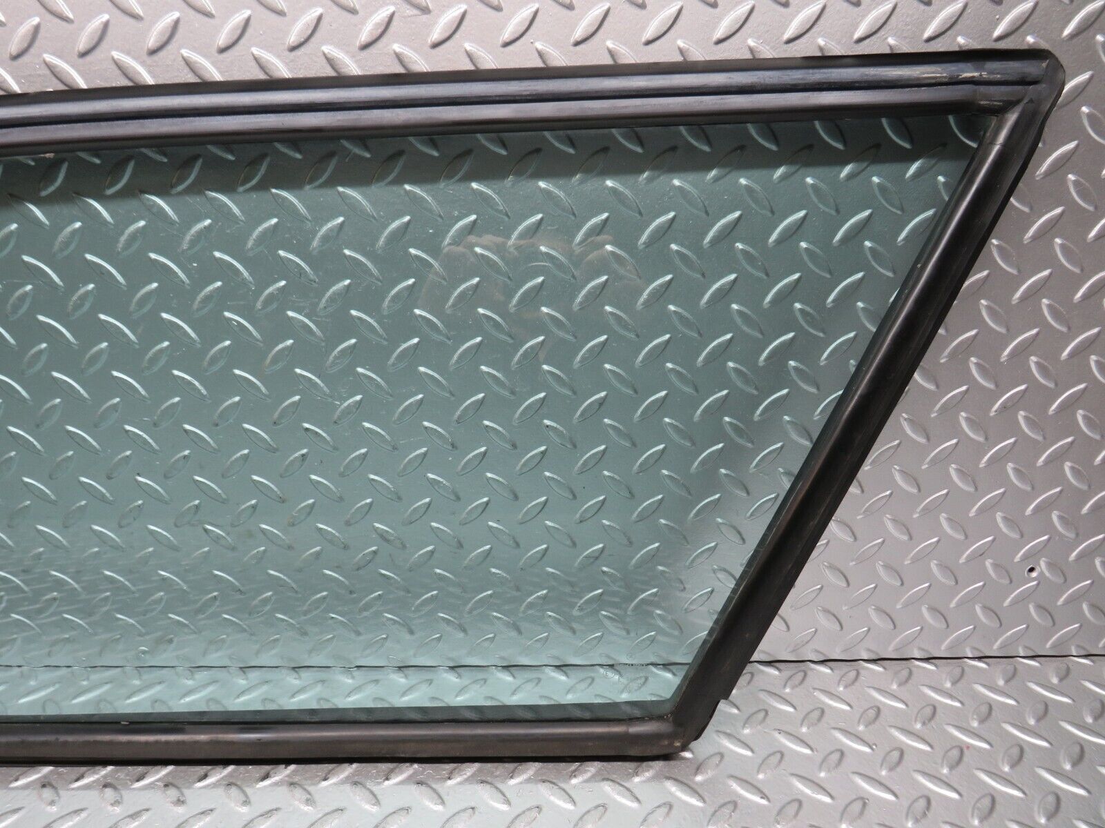 28395 Mercedes-Benz S123 240D Wagon Rear Right Window Glass 1238701039