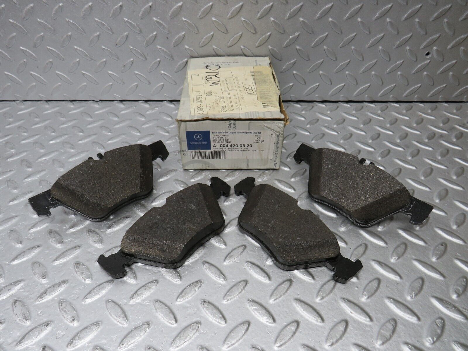38212 Mercedes-Benz W210 Genuine Front Brake Pads New 0044200320
