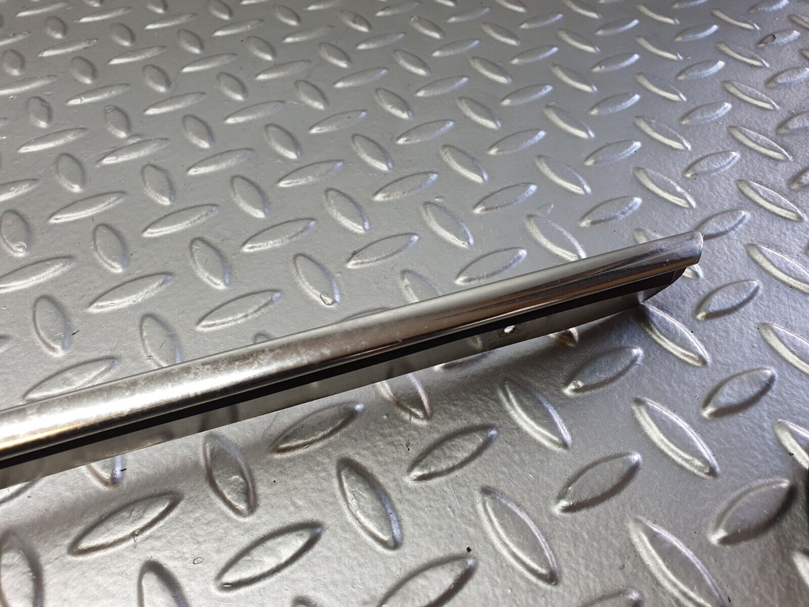 41262 Mercedes-Benz W126 300SE Roof Chrome Trim Left Side