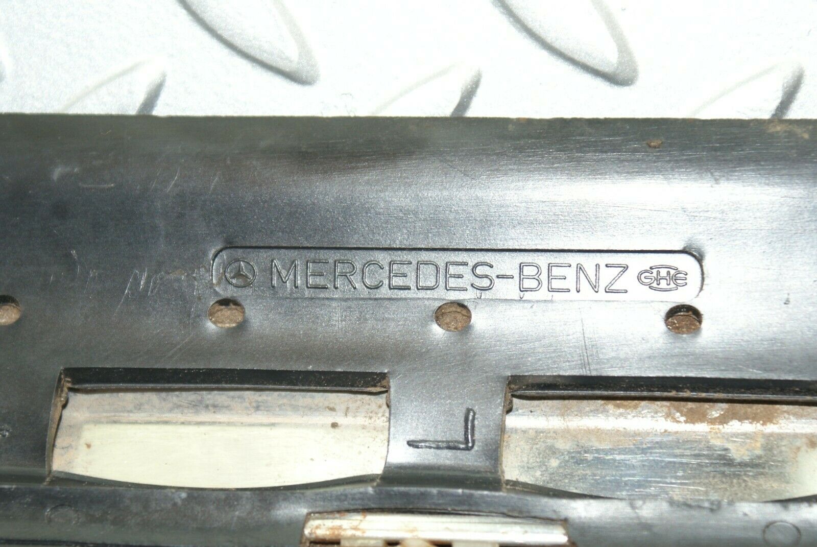 2834 Mercedes-Benz C123 280CE Coupe Front Left Fender Wing Lower Trim