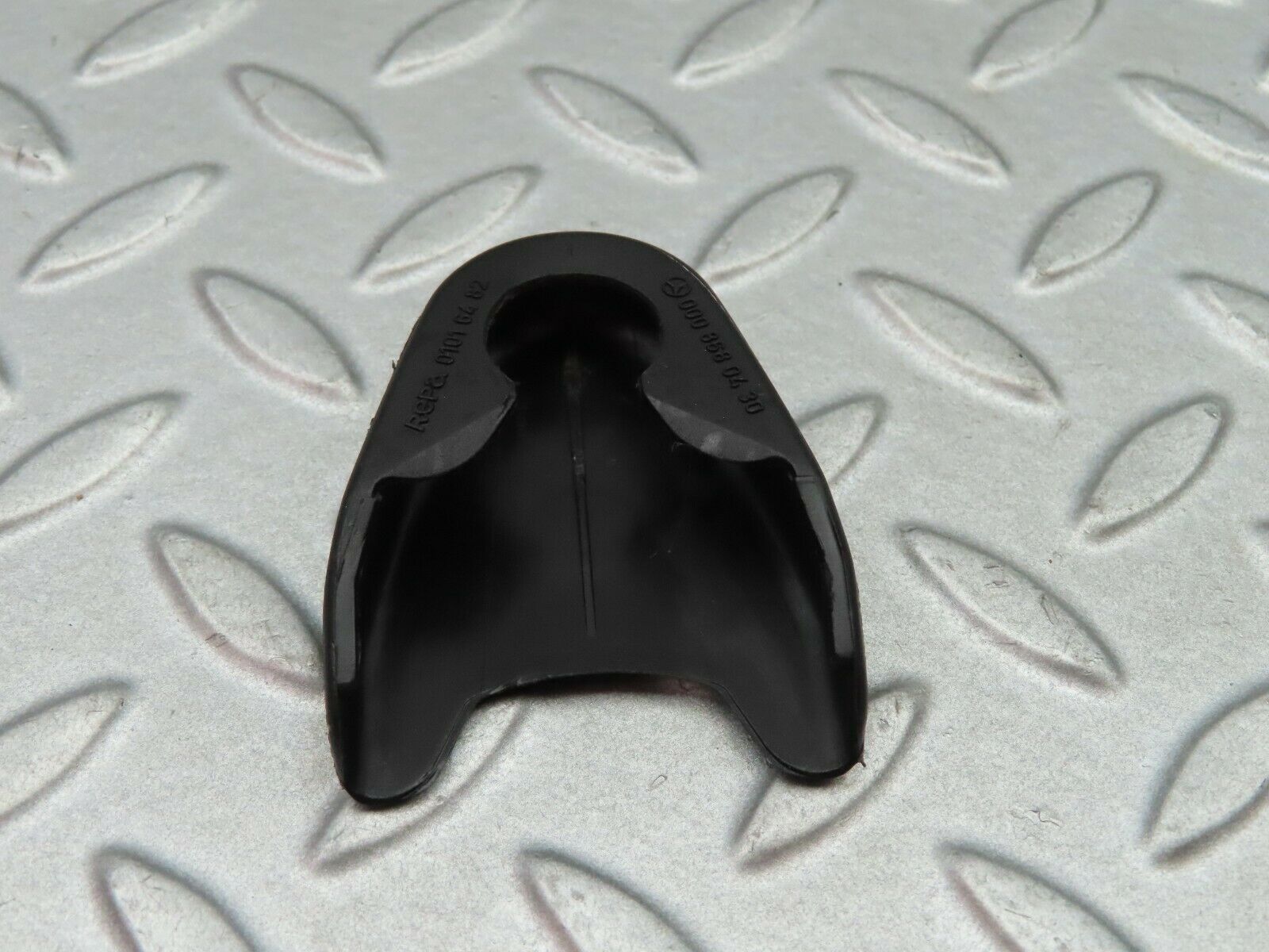 5737 Mercedes-Benz W123 200 Seat Belt Plastic Cap 0008680430