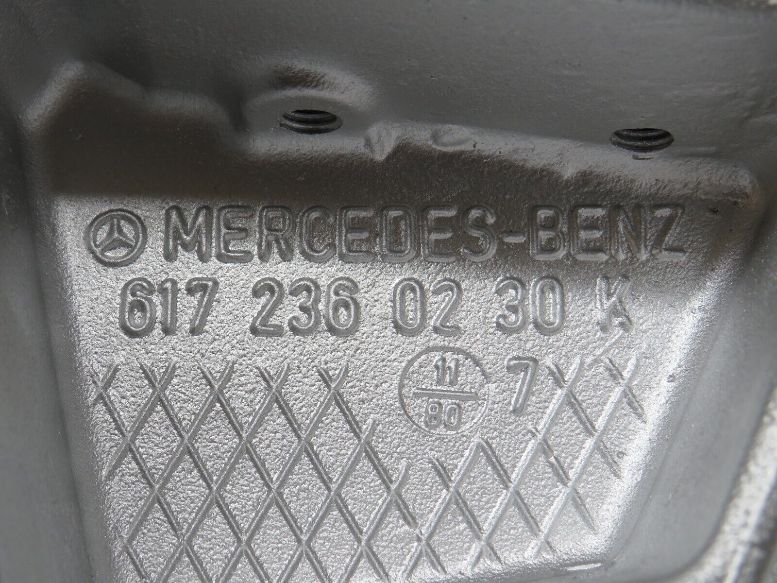 35907 Mercedes-Benz 240D OM616.912 Power Steering Pump Bracket 6172360230