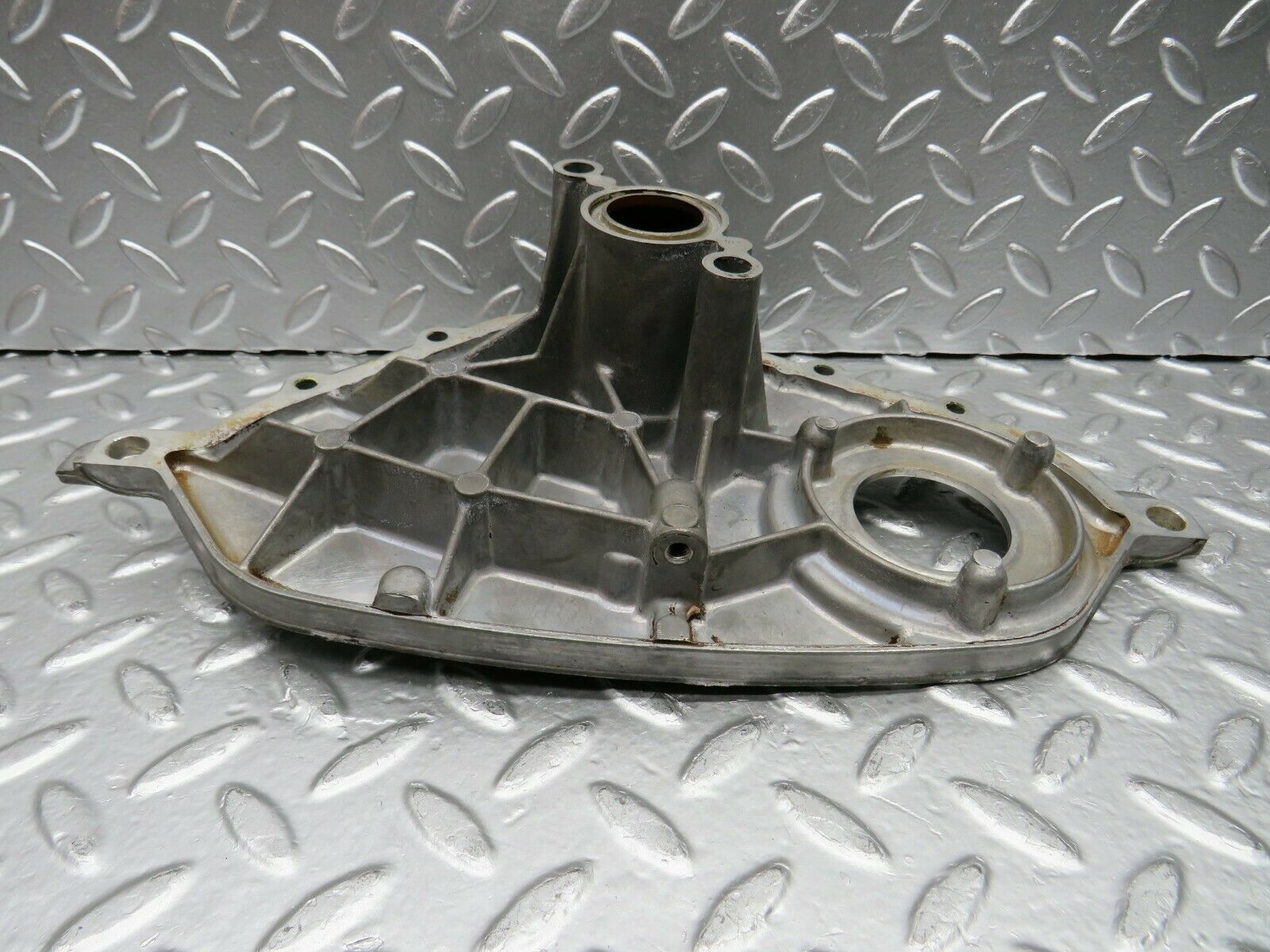 22503 Mercedes-Benz C124 E220 Coupe Cylinder Head Front Cover 1110160906