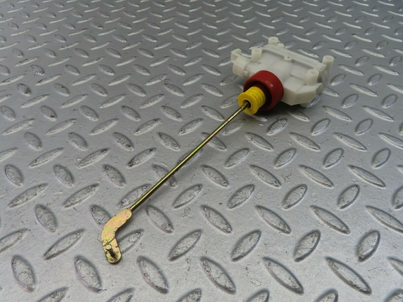 10363 Mercedes-Benz W201 190E Trunk Lock Vacuum Actuator