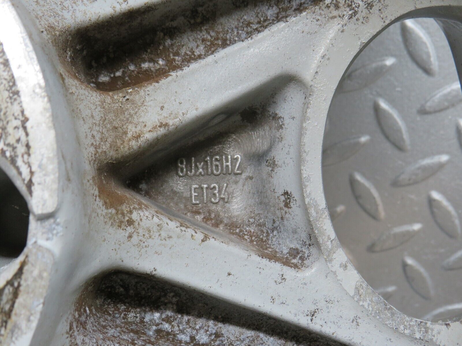 39530 Mercedes-Benz Alloy Wheel Set 8Jx16H2 ET34 1244011402