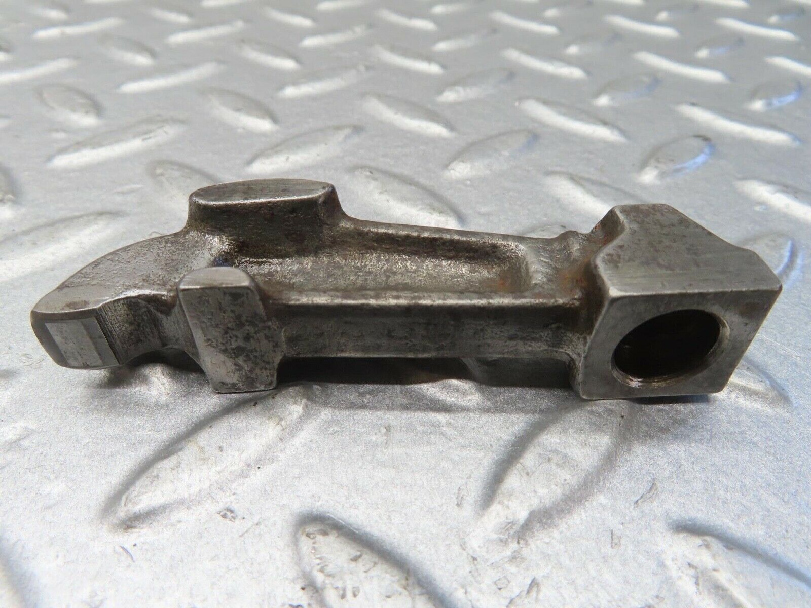 13373 Mercedes-Benz W111 230S Valve Rocker Arm With Retaining Spring